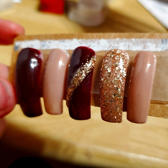 Winter Glam Nails - Picture 1 of 3